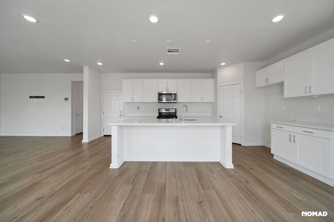 Foto del edificio - Spacious 4BR Condo in Moreno Valley