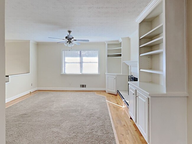 Building Photo - 3231 Summer Wood Cir