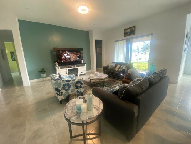 Foto del edificio - 656 SW Haas Ave
