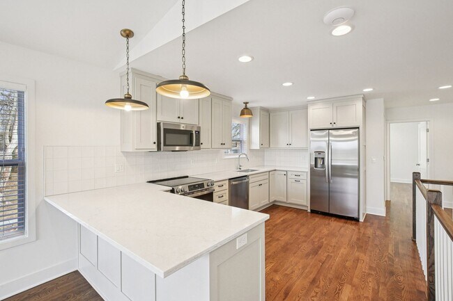 Building Photo - Main St Townhomes