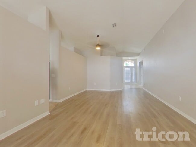 Building Photo - 7956 Floradora Dr