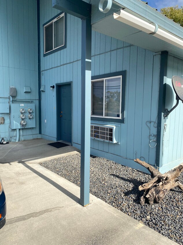 803 S Division St Unit D, Moses Lake, WA 98837 Apartments in Moses