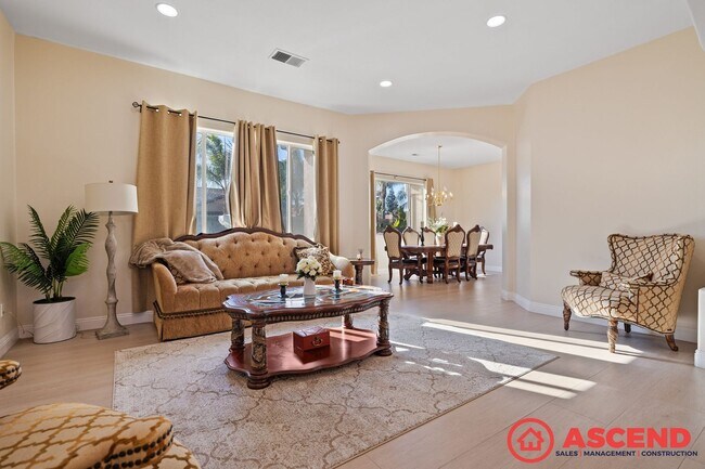 Foto del edificio - Gorgeous Home In Olive Dr Area!