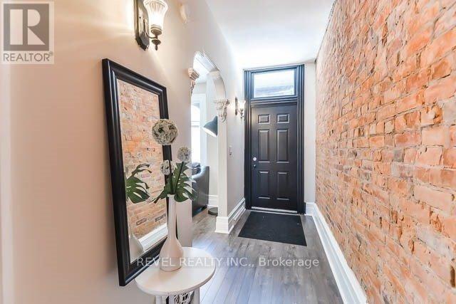 Photo du bâtiment - 32 Main St