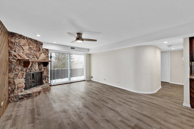 Foto del edificio - 500 Timber Ridge Dr