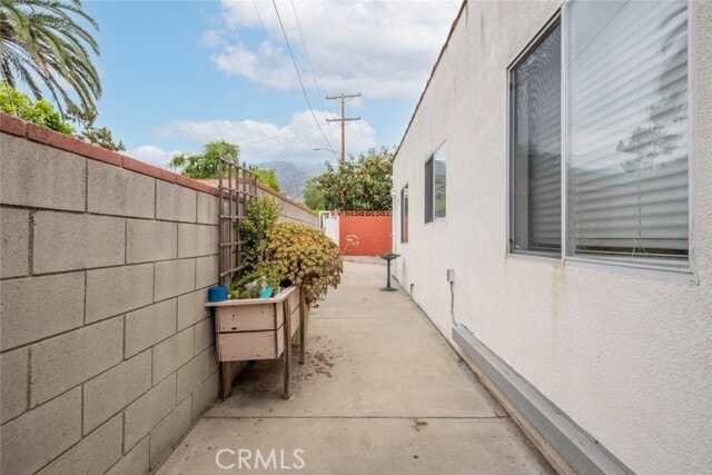 Building Photo - 1329 Linden Ave