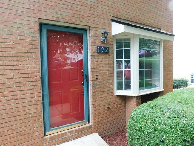 Foto del edificio - 192 High Creek Dr