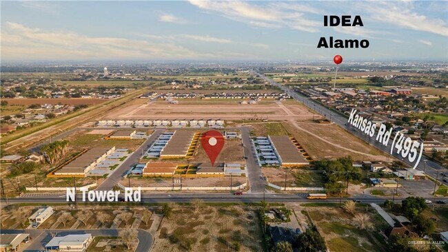 Foto del edificio - 33 Medina Drive Service Rd