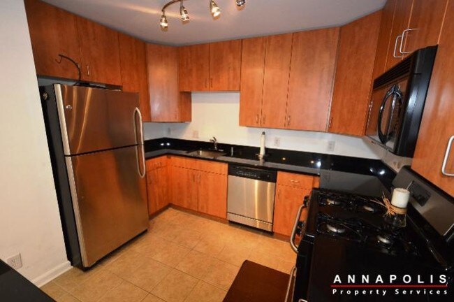 Building Photo - 1142 cove rd #202