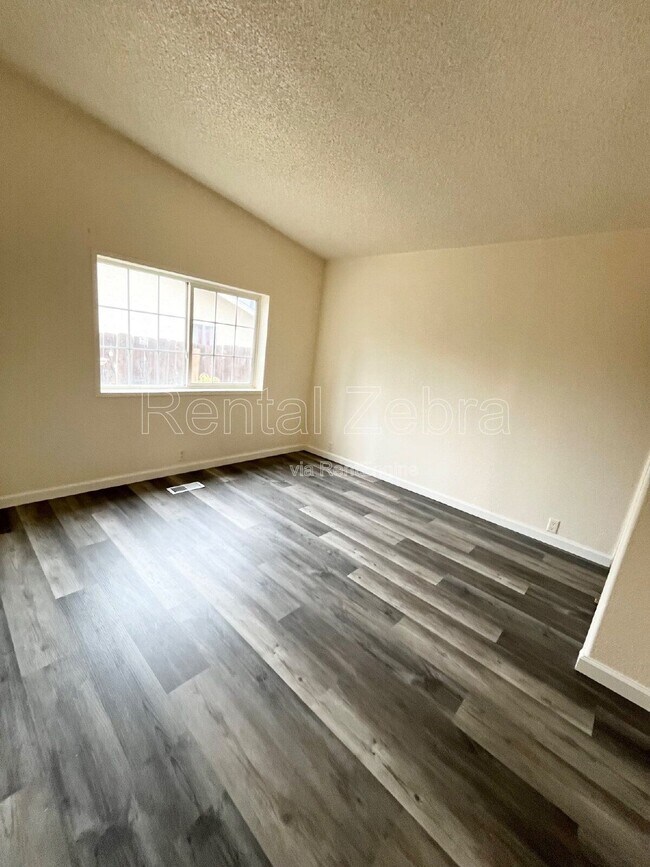 Foto del edificio - 6826 Rubi Ct