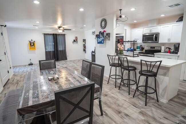 Foto del edificio - 2231 E 14th St