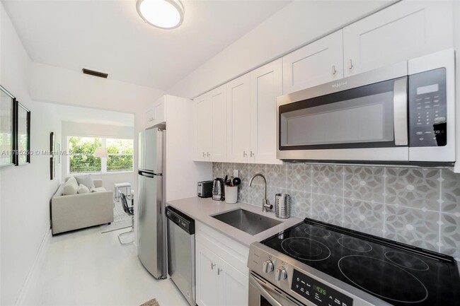 Building Photo - 6210 SW 59th Pl