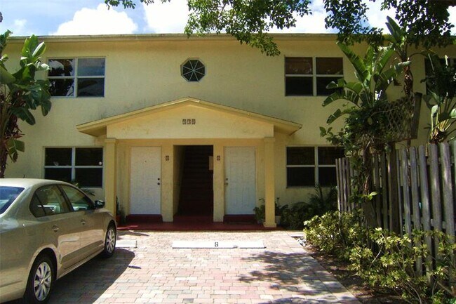 Foto del edificio - 530 NE 15th Ct
