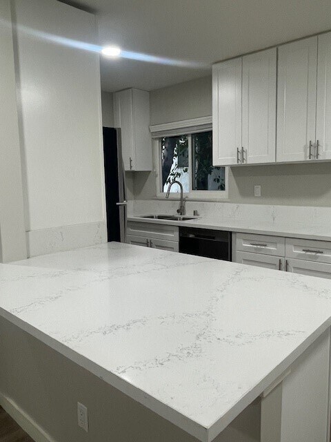 Foto del edificio - 426 S Barrington Ave
