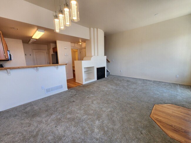 Foto del edificio - Quiet, adorable 2 Bed 3 Bath Townhome in 80923!