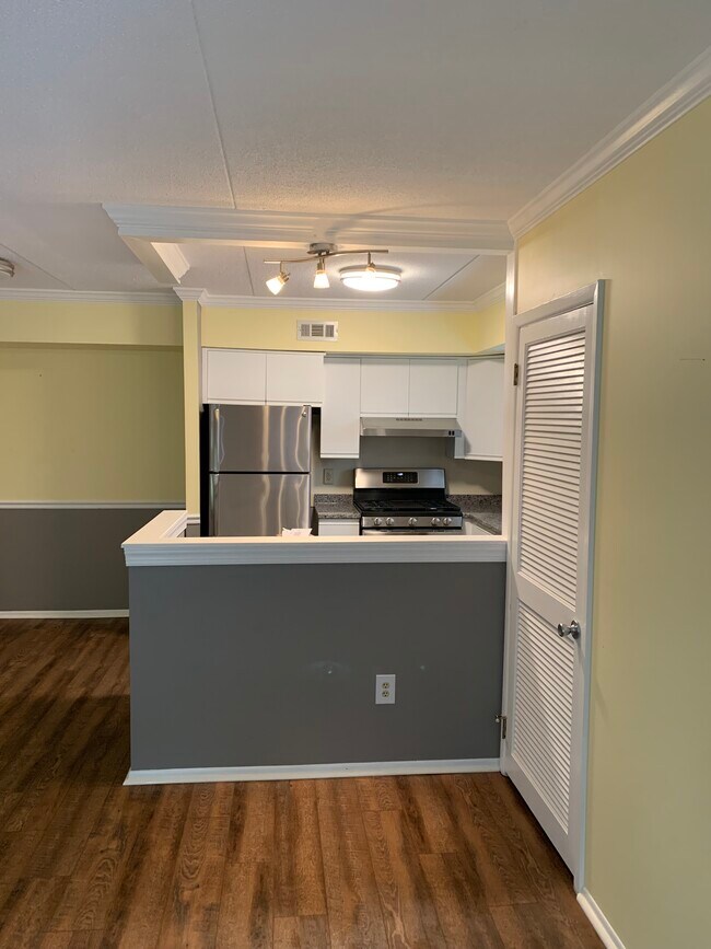 Foto del edificio - 6116 Hilltop Dr