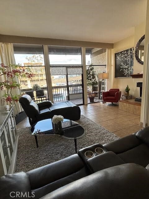 Building Photo - 8129 Marina Pacifica Dr N