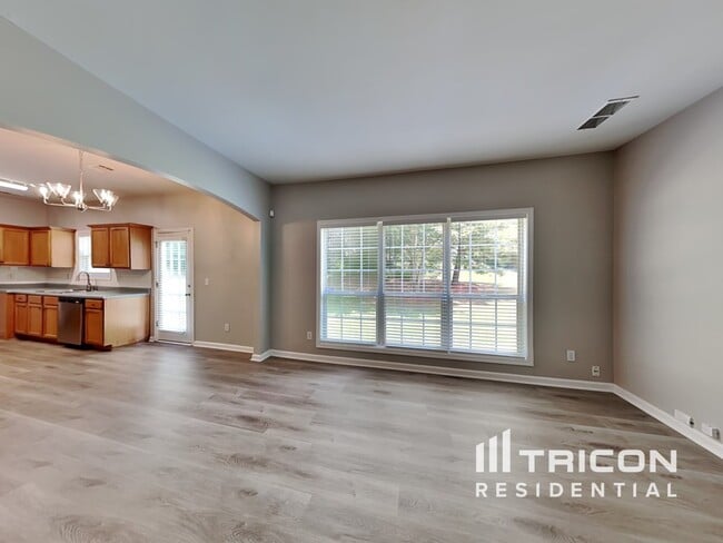 Building Photo - 1204 Willow Bend Ct SW