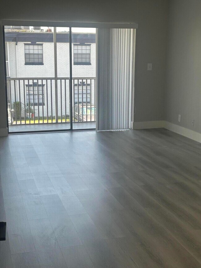 Foto del edificio - 3220 NW 84th Ave