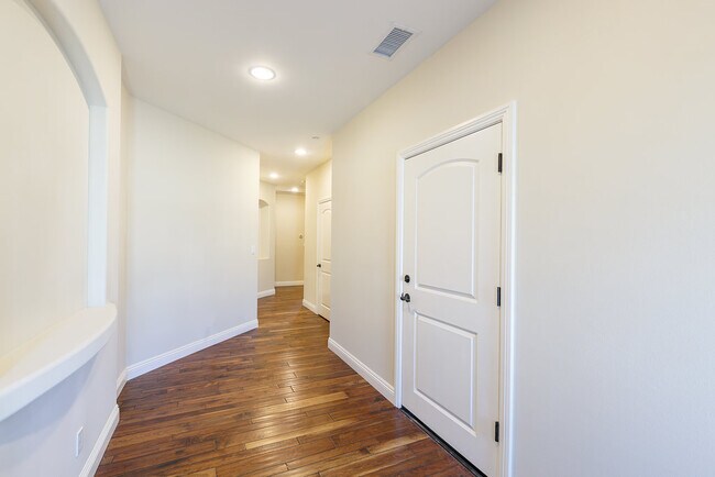 Foto del edificio - 2104 Perry Ave