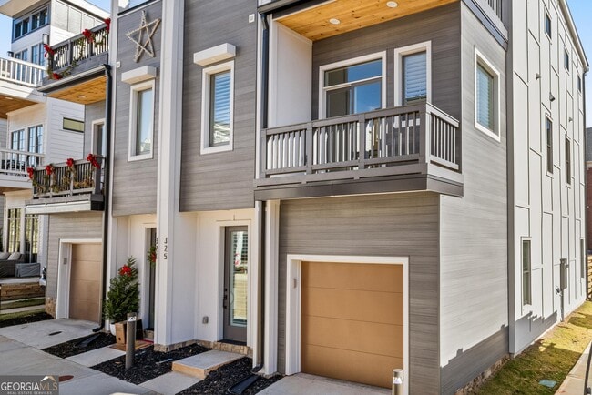 Building Photo - 325 Clarendon Ct