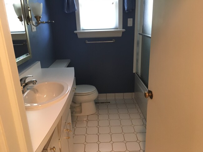 Building Photo - 2566 Blairmont Ter