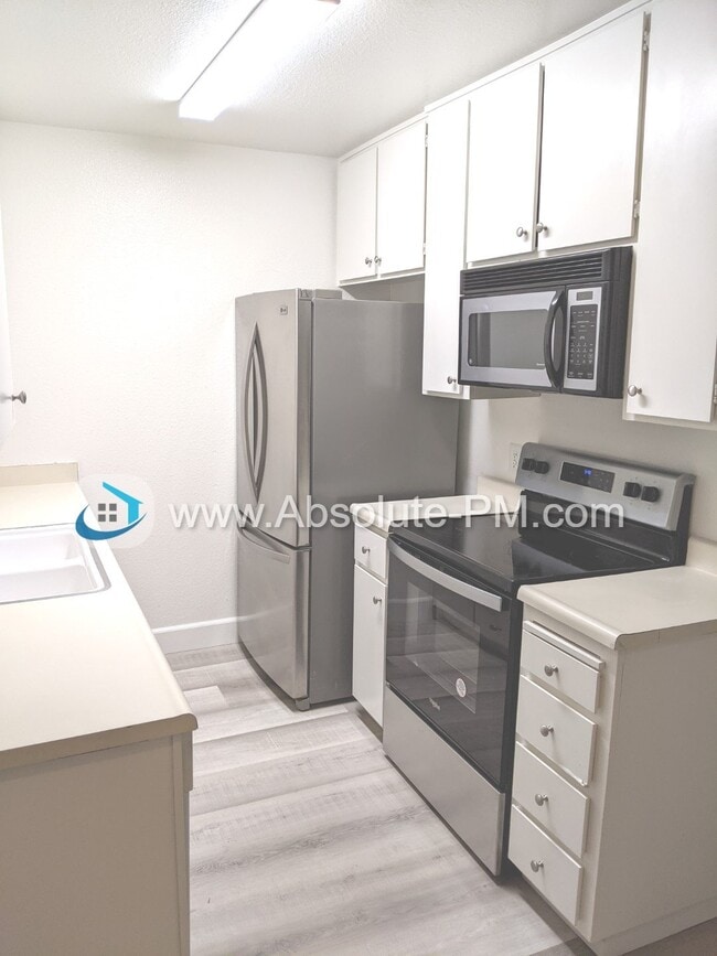 Building Photo - Amazing 2 Bed Condo in Highly Desirable Co...