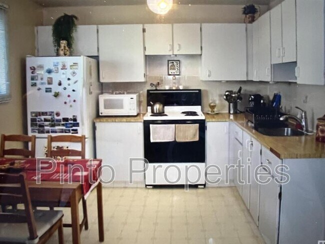 Photo du bâtiment - 1310 Lakewood Rd W Northwest