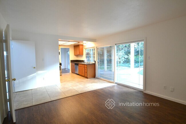 Foto del edificio - 7704 Guenivere Way