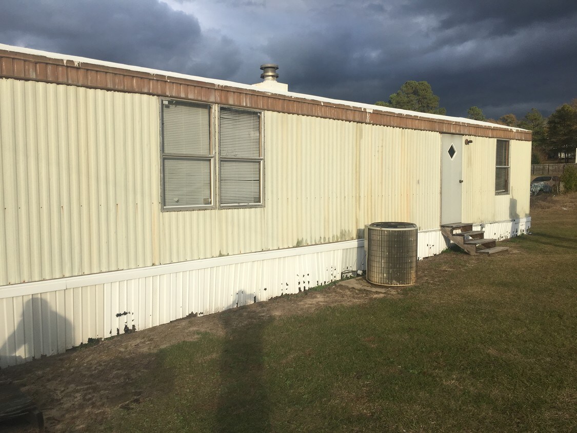 2020 Celeste Mobile Home Park Cir, Belvedere, SC 29841 House Rental