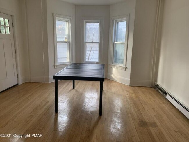 Foto del edificio - 142 Analomink St