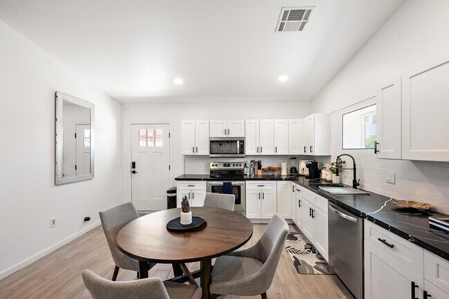 Foto del edificio - 5148 N 22nd Ave