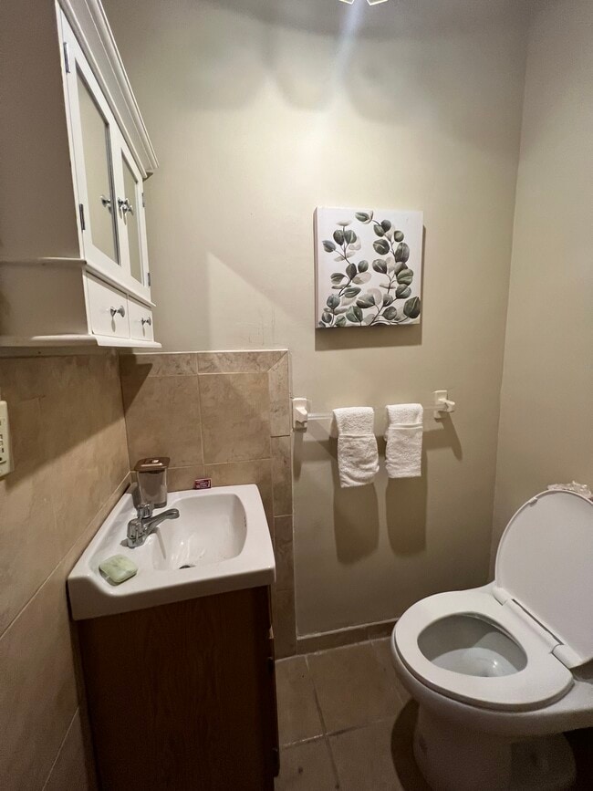 Building Photo - 88 Walnut Ave