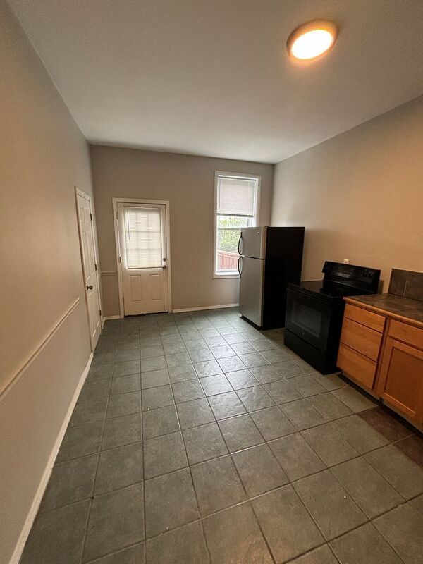 Foto del edificio - 4027 S Grand Blvd