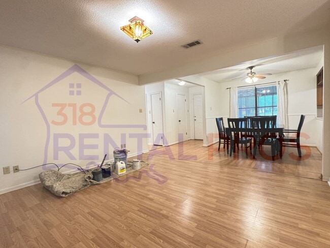 Building Photo - Beautiful Home with Large Backyard