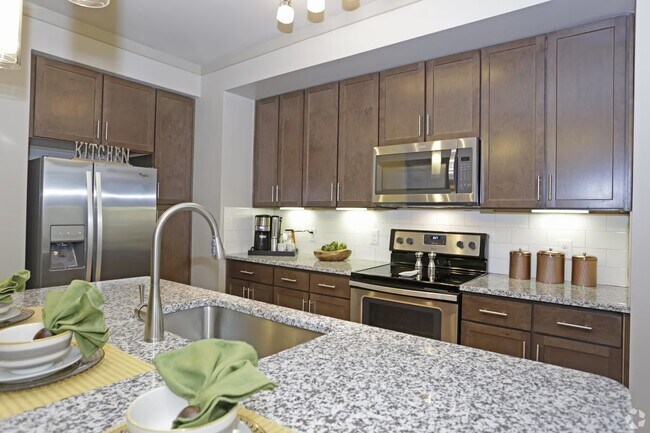 Building Photo - Prime Location Near Dining & Shopping!