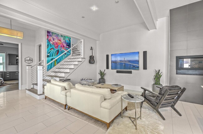 Building Photo - 310 Rivers St