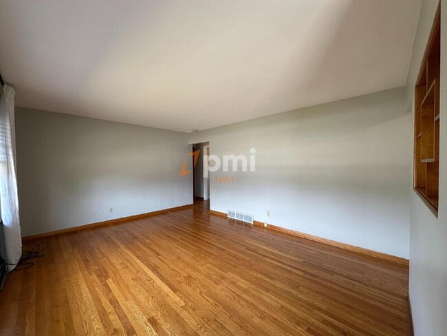 Building Photo - 1137 N Jay Ave