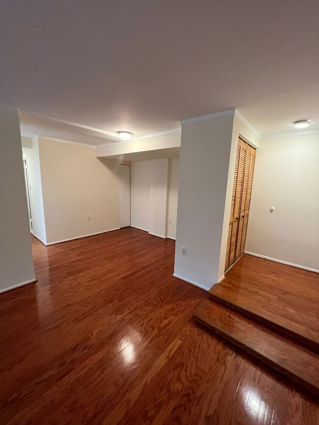 430 Girard St Unit T1, Gaithersburg, MD 20877 Condo for Rent in