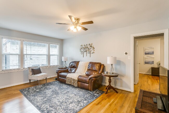 Foto del edificio - 4704 Collinwood Ave