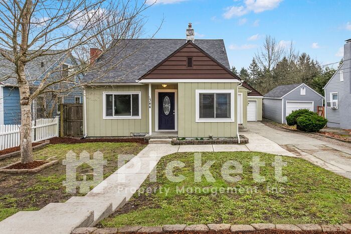 Primary Photo - 3 Bedroom Charmer near PSNS and Hwy 3