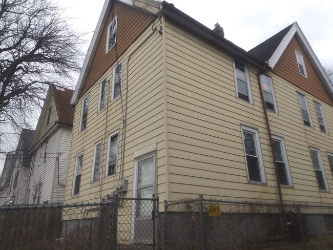 Building Photo - 1219-21 N 33rd St