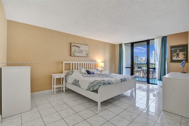 Building Photo - 2017 S Ocean Dr