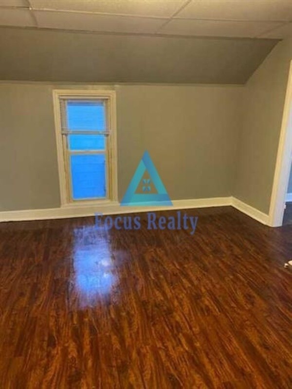 Building Photo - 140 E 6th Ave