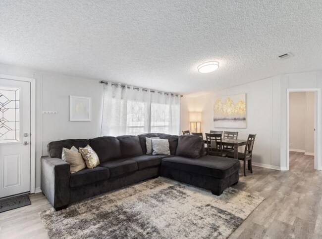 Foto del edificio - 2131 Odessa Gardens Ln