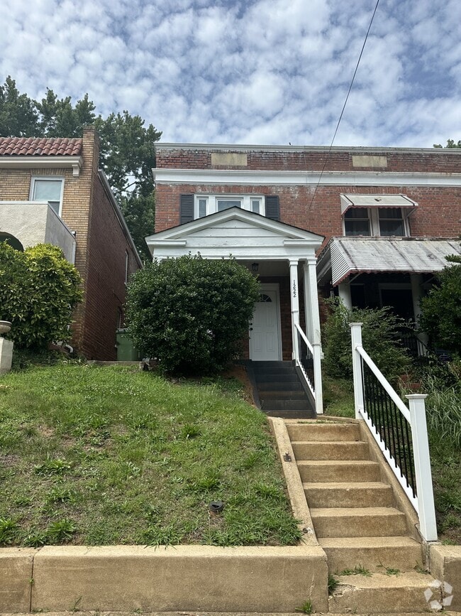 Building Photo - 1222 Wallace St