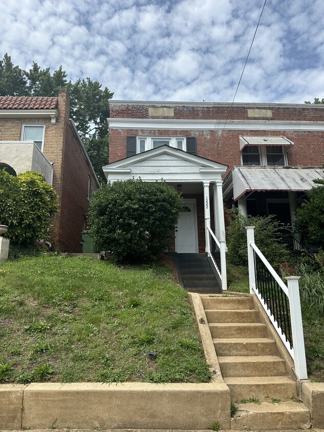 Primary Photo - 1222 Wallace St