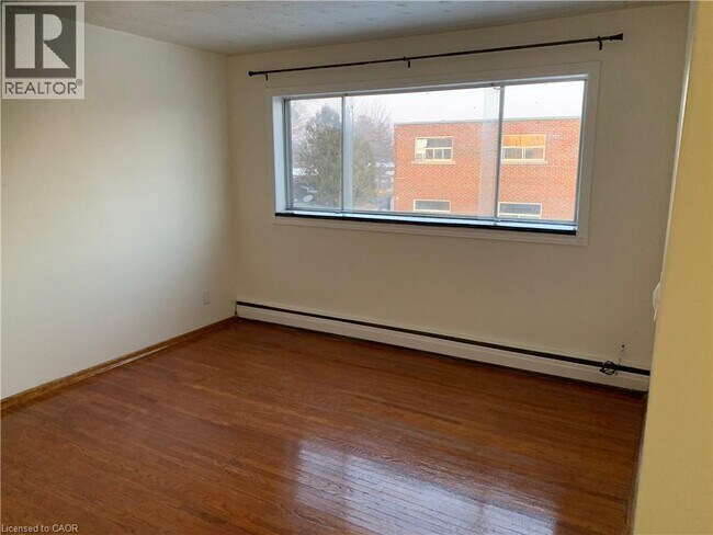 Photo du bâtiment - 42 Hilltop Dr