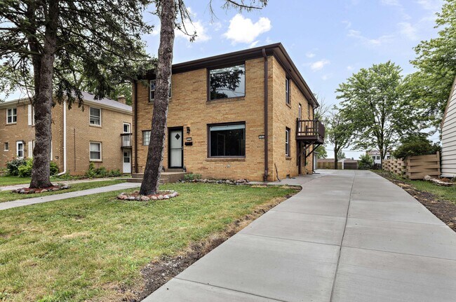 Building Photo - 1460 S 97th St