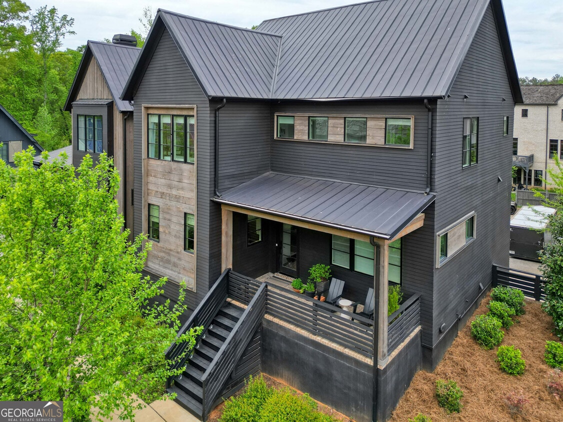 Primary Photo - 300 Mado Ln